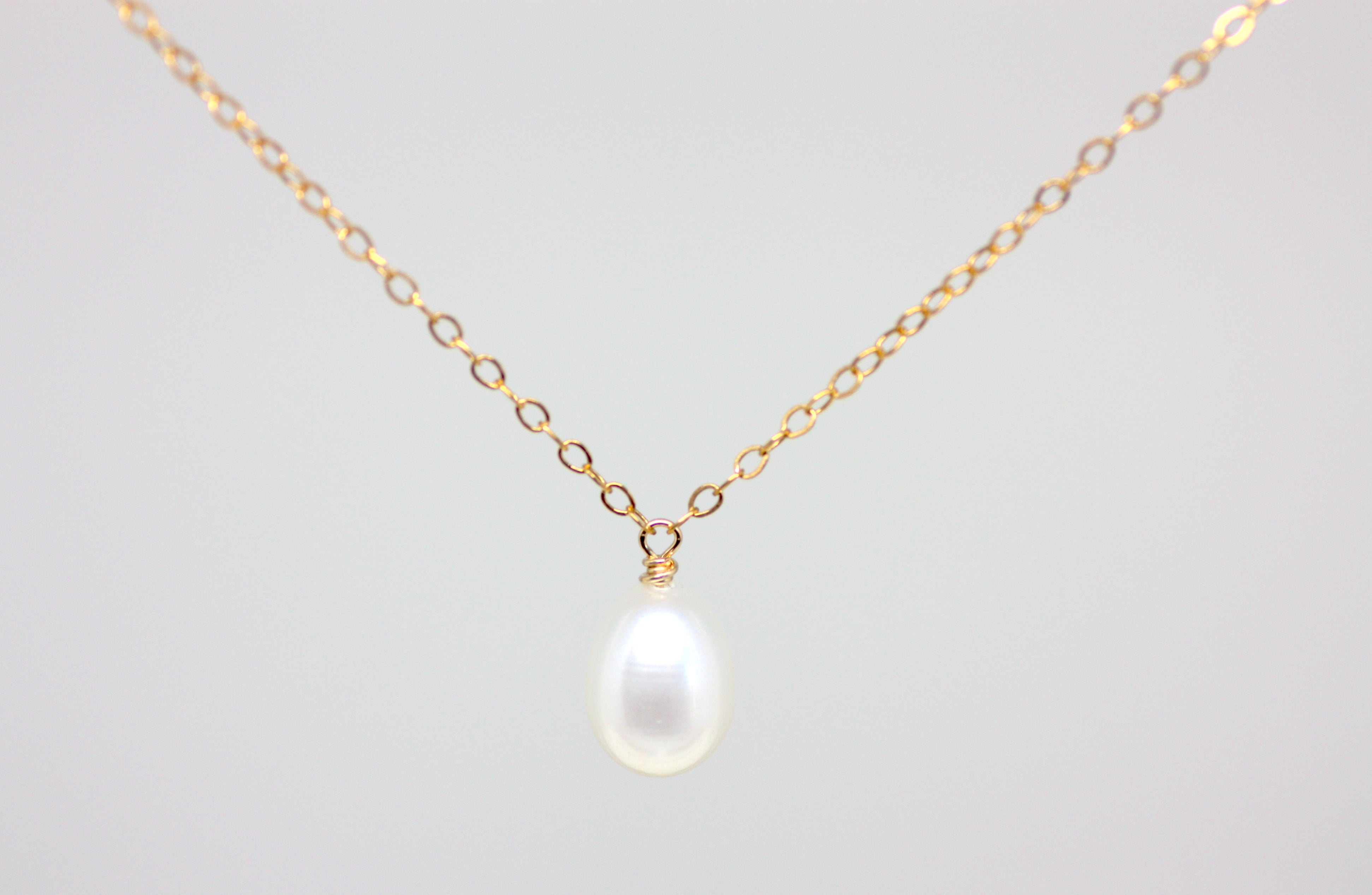 White Pearl Small Pendant Necklace